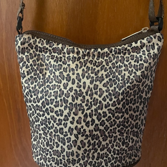 LeSportsac crossbody leopard print - Picture 2 of 6